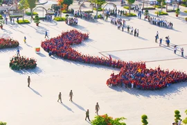 1.000 thanh niên ở Bạc Liêu xếp hình bản đồ Việt Nam