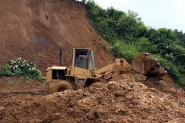  Đỉnh Mẫu Sơn bị cô lập và sạt lở nghiêm trọng sau bão số 2