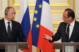 Tổng thống Pháp bất ngờ gặp Tổng thống Nga ở Moskva
