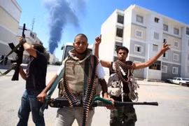 Các tay súng đột kích nhà Quốc hội, nghị sỹ Libya tháo chạy