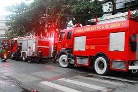 Cháy chung cư ở Thành phố Hồ Chí Minh, nhiều người tháo chạy