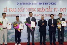 Bình Dương có thêm 30 dự án được trao giấy chứng nhận đầu tư
