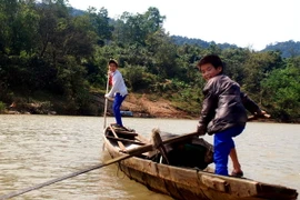 Rủ nhau tắm sông, 3 học sinh thiệt mạng vì đuối nước