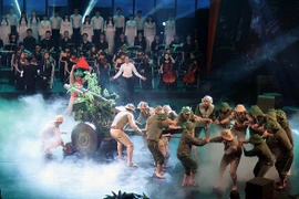 Giao lưu “Điện Biên Phủ - bản giao hưởng hòa bình”