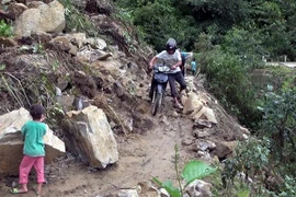 Tuyến đường duy nhất nối Tuyên Quang với Nà Hang bị sạt lở nặng