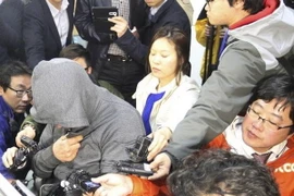 Hàn Quốc bắt đầu xét xử thuyền trưởng và thủy thủ phà SEWOL