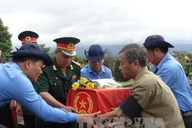 Truy điệu, an táng hài cốt liệt sỹ Việt Nam hy sinh ở Lào