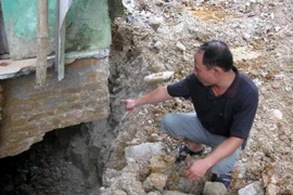 Quảng Ninh: Sụt lún bất thường, hàng chục ngôi mộ bị nứt