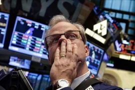 Rớt khỏi đỉnh, các chỉ số chứng khoán Phố Wall chìm trong sắc đỏ