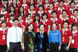 Phó Chủ tịch nước gặp các thủ khoa tốt nghiệp Đại học xuất sắc 