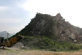 Xác định vị trí nạn nhân lái máy xúc trong vụ sập mỏ đá 