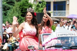 [Photo] Tưng bừng lễ hội Hoa hồng thường niên ở Bulgaria