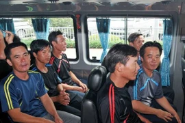 9 thuyền viên tàu cá Bình Thuận gặp nạn trên biển trở về an toàn