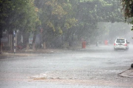 Không khí lạnh tăng cường gây mưa dông ở miền Bắc