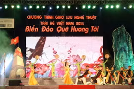 Giao lưu nghệ thuật Trại hè 2014 "Biển đảo quê hương tôi"