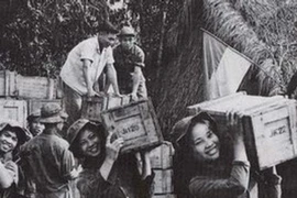 Tặng 100 suất quà cho cựu thanh niên xung phong 