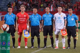 Tâm điểm của vòng 5 V-League 2023/24 là trận đấu giữa Công an Hà Nội và Thép Xanh Nam Định. (Ảnh: Việt Anh/Vietnam+)