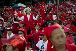 Hàng nghìn người Áo đỏ thuộc Mặt trận Thống nhất dân chủ chống độc tài (UDD). (Nguồn: AFP/TTXVN)