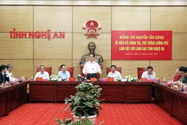 Thủ tướng Nguyễn Tấn Dũng phát biểu kết luận buổi làm việc. (Ảnh: Đức Tám/TTXVN)