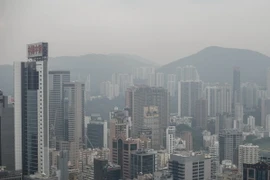 Các tòa nhà cao tầng ở Hong Kong. (Nguồn: AFP-TTXVN)