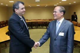 Chủ tịch Quốc hội Nguyễn Sinh Hùng hội kiến Chủ tịch Liên minh Nghị viện Thế giới (IPU), Ngài Saber Chowdhury. (Ảnh: Nhan Sáng/TTXVN)