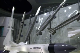 Tên lửa MBDA được trưng bày tại Triển lãm hàng không Paris- Le Bourget (Pháp) lần thứ 44. (Nguồn: AFP/TTXVN)