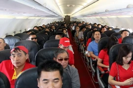 Hành khách trên tàu bay của Vietjet Air. (Ảnh: Huy Hùng/TTXVN)