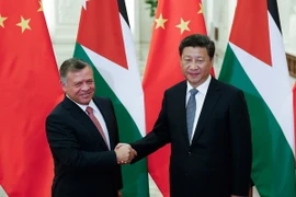 Chủ tịch Trung Quốc Tập Cận Bình (phải) có cuộc gặp với Quốc vương Jordan Abdullah II đang trong chuyến thăm Trung Quốc nhằm tăng cường quan hệ song phương. (Nguồn: AFP/TTXVN)