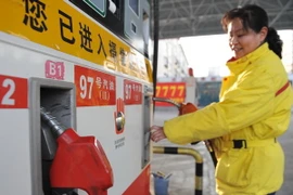 Thị trường trái chiều, dầu Brent xuống giá, dầu ngọt nhẹ tăng