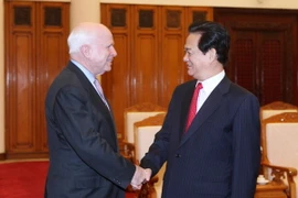 Thủ tướng Nguyễn Tấn Dũng tiếp các thượng nghị sỹ Hoa Kỳ