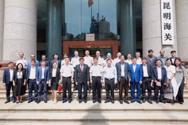 Đoàn công tác Bộ Nông nghiệp và Phát triển nông thôn làm việc Cục Hải quan Côn Minh sáng 1/6. (Ảnh: PV/Vietnam+) 