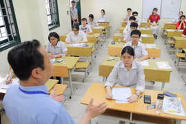 Tuyển sinh lớp 10 luôn là kỳ thi căng thẳng nhất với học sinh. (Ảnh: Vietnam+)