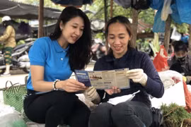 Tuyên truyền về các chính sách bảo hiểm xã hội. (Ảnh: PV/Vietnam+)