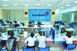 Giao dịch tại VietinBank. (Ảnh: Vietnam+)
