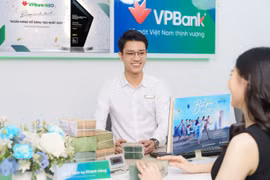 Giao dịch tại VPBank. (Ảnh: Vietnam+)