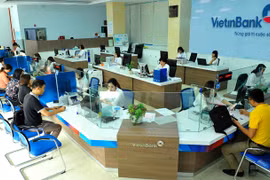 Giao dịch tại VietinBank. (Ảnh: Vietnam+)