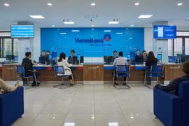 Giao dịch tại VietinBank. (Ảnh: Vietnam+)
