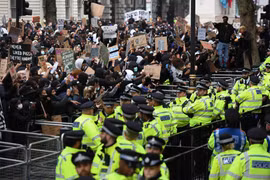 Biểu tình tại London. (Ảnh: Standard)
