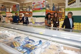 Sản phẩm thủy sản Việt Nam tại TTTM Tamda Food, Tp.Ustí nad Labem, CH Séc. (Ảnh: Hồng Kỳ/TTXVN)