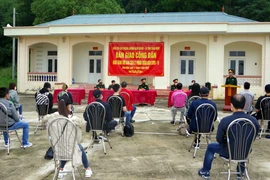 125 công dân hoàn thành cách ly tập trung tại Nam Định. (Ảnh: Văn Đạt/TTXVN)