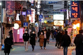 Người dân Hàn Quốc giữa dịch COVID-19. (Ảnh: IntelAsia)