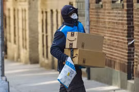 Amazon là một trong những tập đoàn có hoạt động kinh doanh khởi sắc trong dịch COVID-19. (Ảnh: Bloomberg)