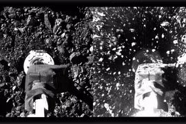 Hoạt động thu thập mẫu vật được tàu thăm dò Osiris-Rex thực hiện trên tiểu hành tinh Bennu. (Ảnh: CTV)