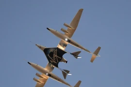 Tàu vũ trụ thương mại SpaceShipTwo trong chuyến bay thử nghiệm tại Mojave, California, Mỹ. (Ảnh: AFP/TTXVN)