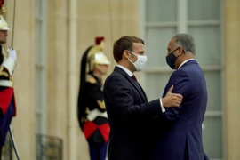 Tổng thống Pháp Emmanuel Macron (trái) và Thủ tướng Iraq Mustafa al-Kadhimi. (Ảnh: Shafaq) 