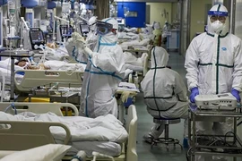Số ca tử vong do dịch viêm đường hô hấp cấp do chủng mới của virus corona tiếp tục tăng. (Nguồn: AFP)