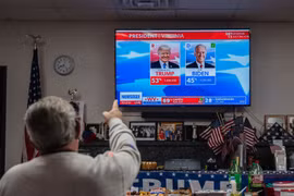 Newsmax đưa tin liên quan tới kết quả bầu cử Mỹ. (Ảnh: Newsweek)