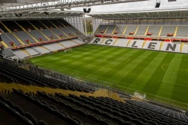 Sân vận động Felix Bollaert ở thành phố Lens sẵn sàng cho giải đấu ngày 2/2. (Nguồn: AFP/TTXVN)