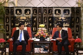 Phó Thủ tướng Trịnh Đình Dũng và Bí thư Tỉnh ủy Vân Nam Lý Kỷ Hằng tại buổi gặp. (Ảnh: Hải Yến/TTXVN)