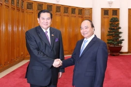 Thủ tướng Nguyễn Xuân Phúc tiếp Phó Thủ tướng Vương quốc Thái Lan Thanasak Patimaprakorn. (Ảnh: Thống Nhất/TTXVN)